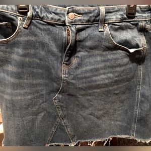 Old Navy distressed look denim skirt